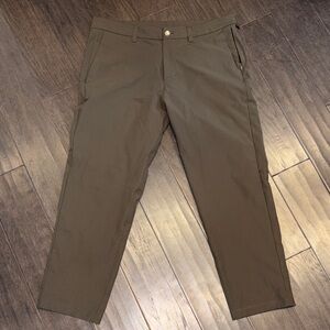Lululemon Men's Olive Green Dress Pants Waist is 35 length is 26” Like New